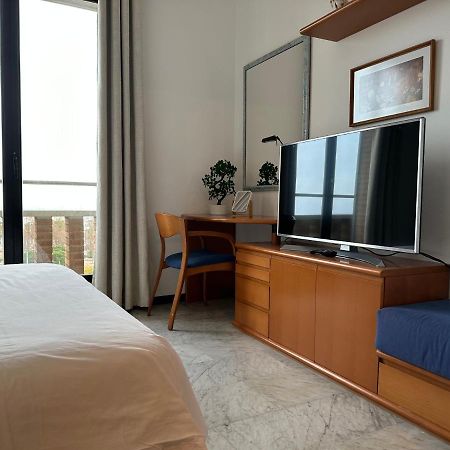 Lets Holidays Apartment Sea Views In Barcelona Eksteriør bilde